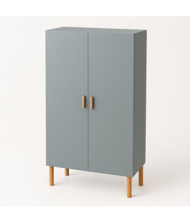 Szafa z półkami i podwójnymi drzwiami